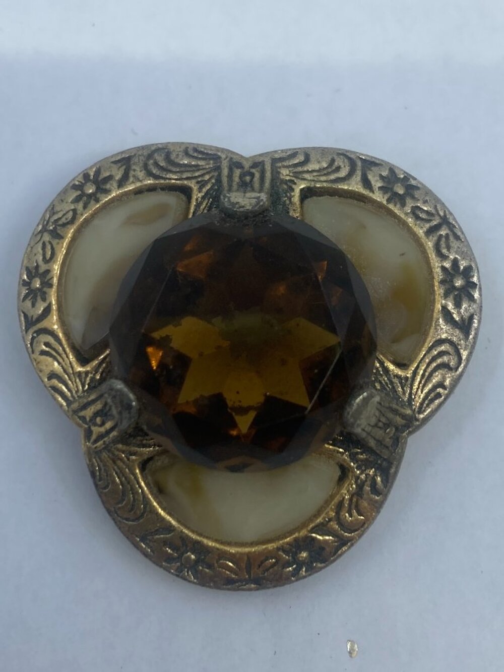 VINTAGE MIRACLE SCOTTISH FAUX AGATE CELTIC  BROOCH